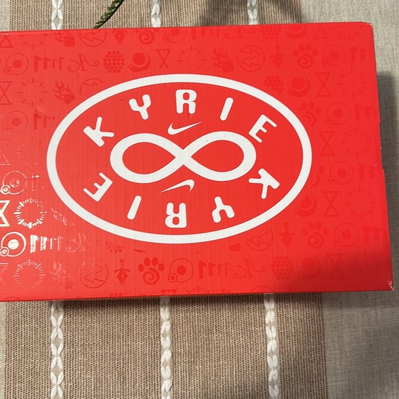 Kyrie Infinity Basketball Sneakers - Picture 5 of 7